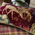 Stoff THE BROOK TAPESTRY TAPESTRY RED als Kissenstoff